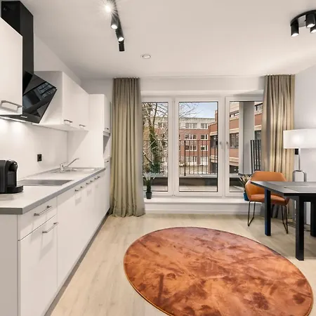 Between Apartment *