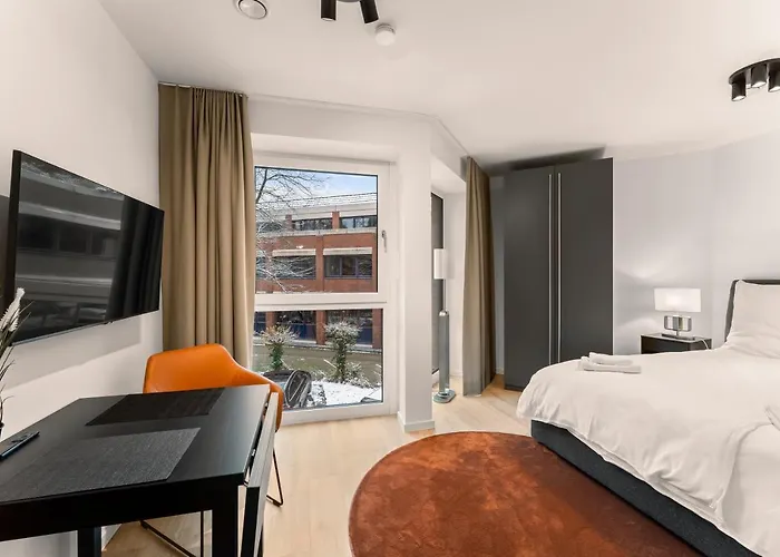 Between * 奥尔登堡